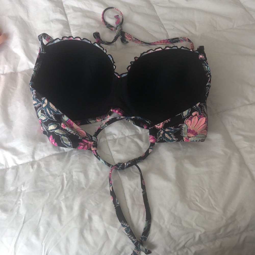Bikini - Picture 2 of 6